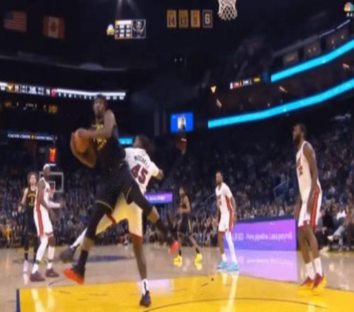 詹姆斯看,致敬视频感,慨深厚友情,欧博官网,欧博品牌,欧博精彩,欧博娱乐