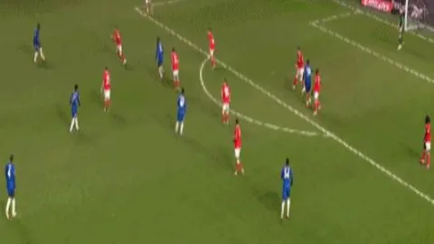 “裁判影响关键！快船失联榜首之位，泰伦卢归来添变数？”