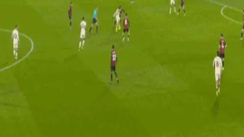 詹姆斯看AD致敬视频感慨深厚友情，热议达242条